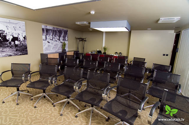 Conference room - Theatre style-Front.jpg